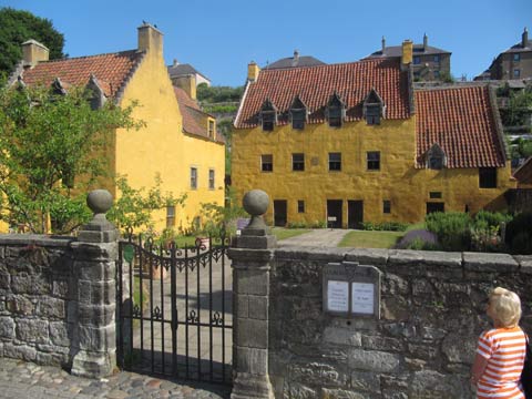 The red-roofs and Honey-coloured walls of Culross Palace