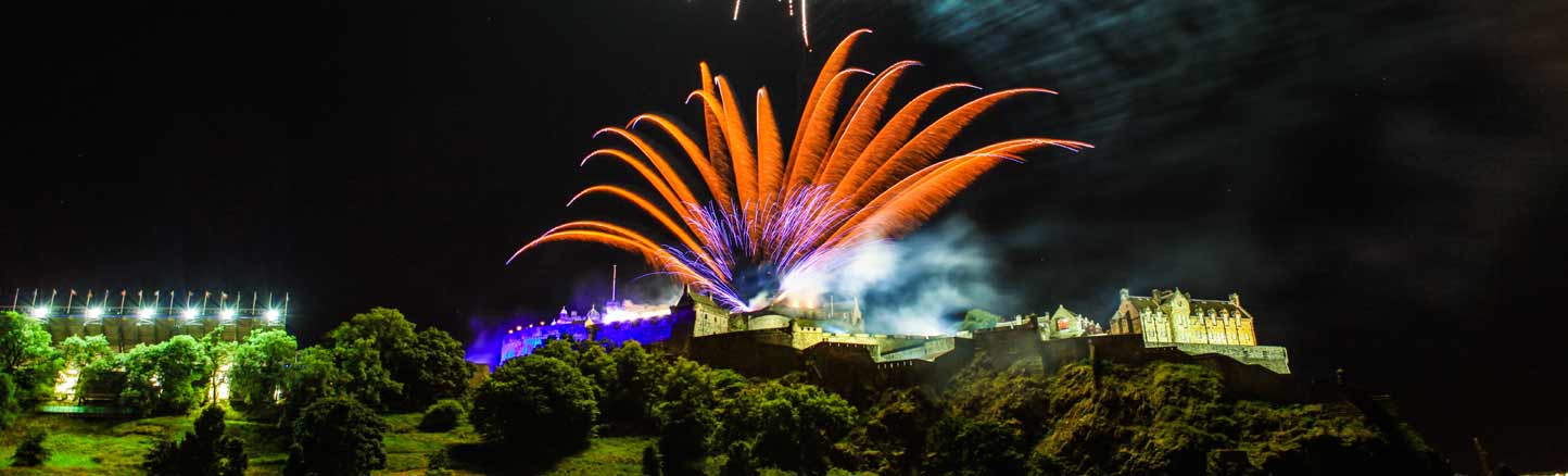 Spectacular fireworks over Edinburgh Castle