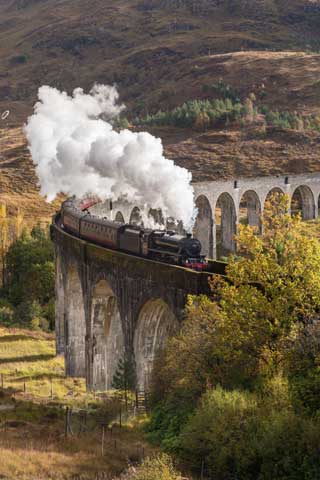 Jacobite Steam Train on the Glenfinnan Monument