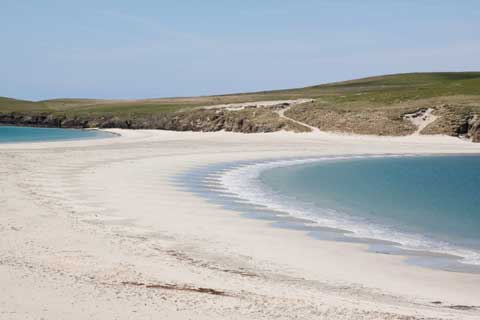 St Ninian’s Beach is a double‑sided tombolo formed by wave action, linking the mainland to St Ninian’s Isle.