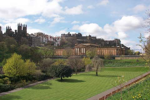 Scottish National Gallery has Greecian pillars and an attractive setting beside Princes Street Gardens