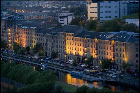 Night-time view of Spiers Wharf in central Glasgow