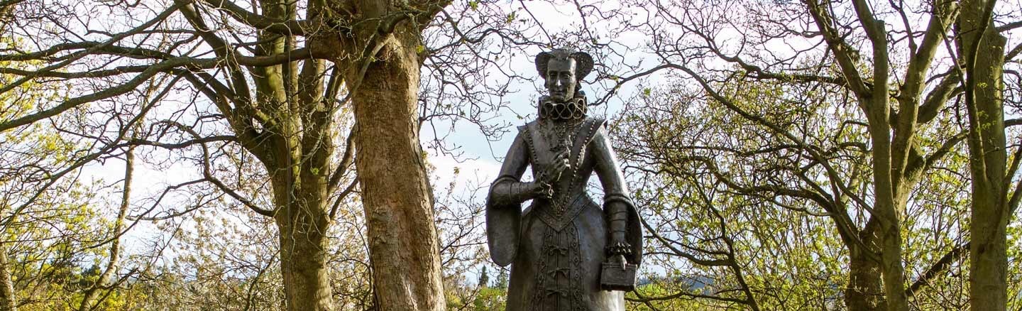Statue of Mary, Queen of Scots at Linlithgow