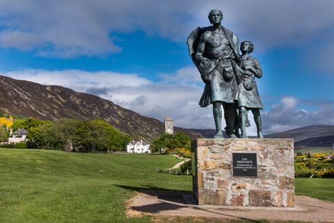 Emigrants Statue at Helmsdale