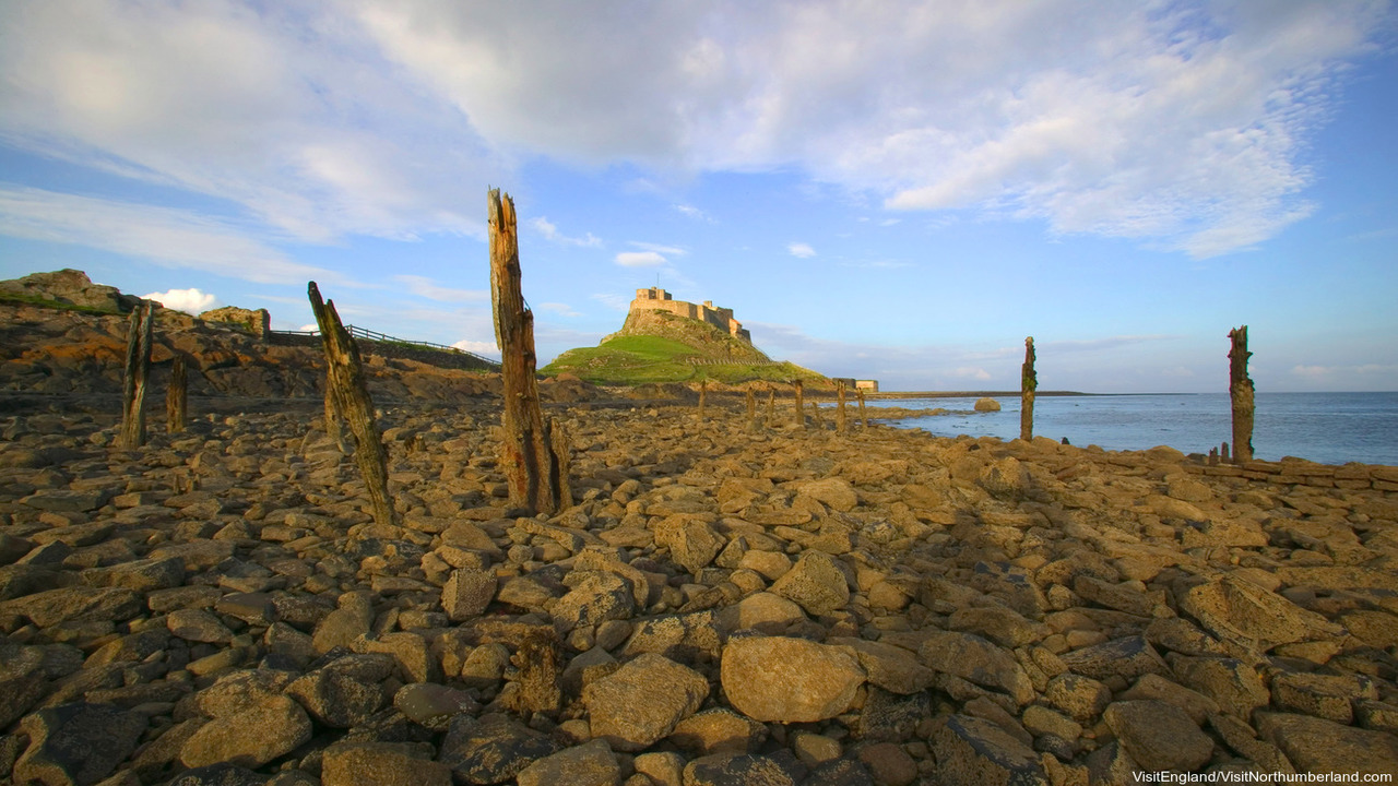 Holy Island, Alnwick Castle and the Northumberland Coast